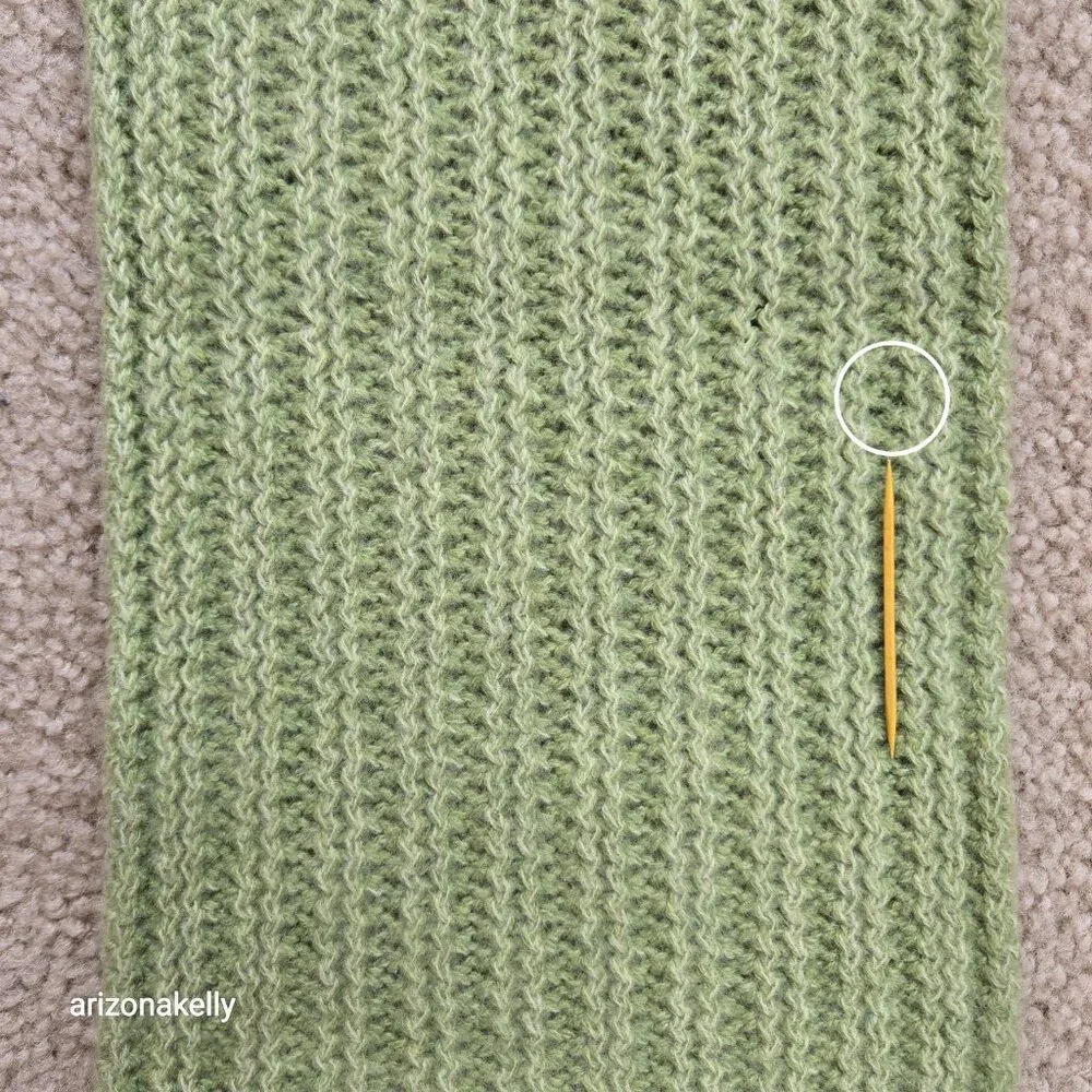 Castlerig Cashmere Green Knit Scarf *TINY REPAIRED HOLE*